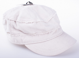 Puzzling hat white